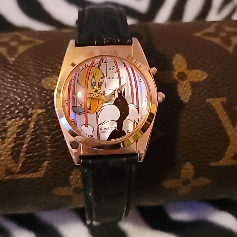 VintageโWarner Brothers Sylvesterโ & Tweety Black & Gold Watch Wristwatch Analog